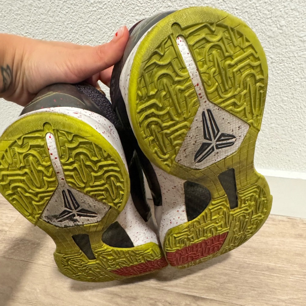 Nikes Kobe 5 V Joker Chaos Men’s size 10.5